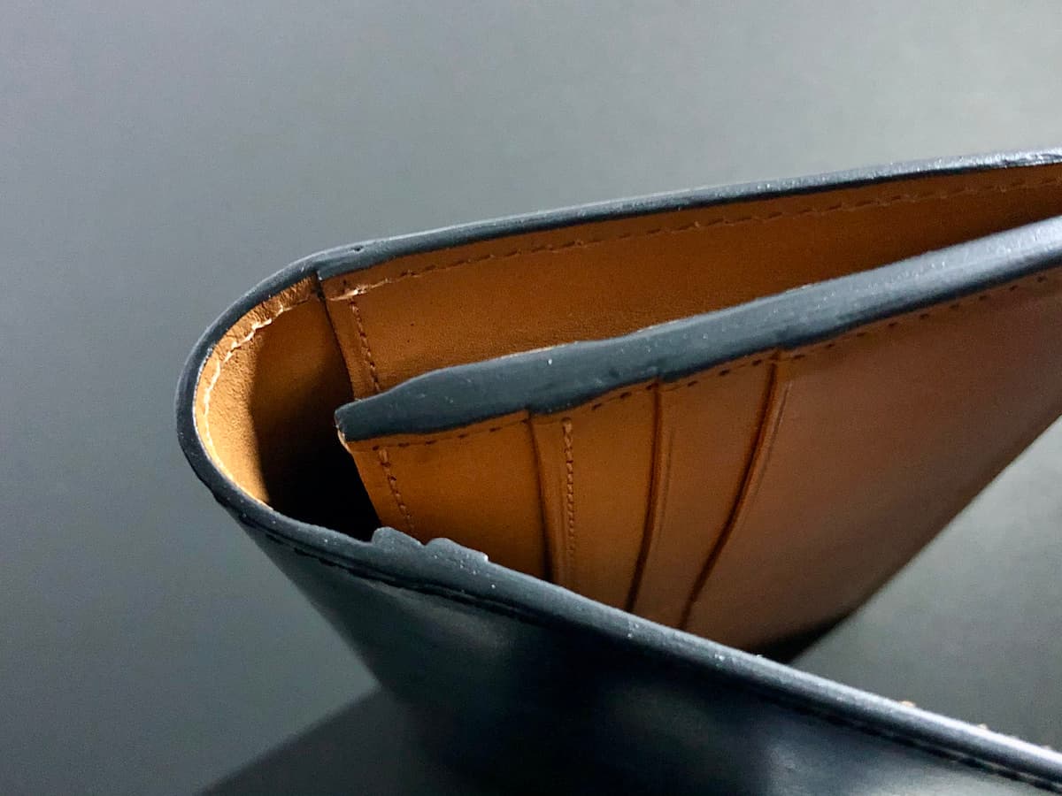 crafsto(クラフスト)のブライドルレザー革財布のコバの部分