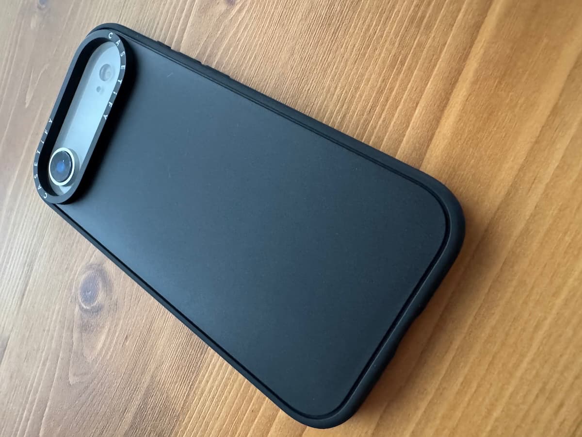 iPhone Airを搭載したインパクトケース