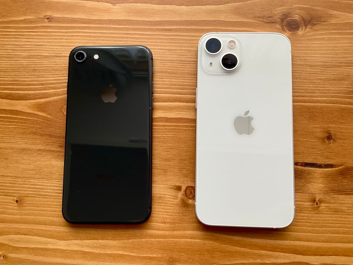 iPhone 13とiPhone 8のサイズ比較