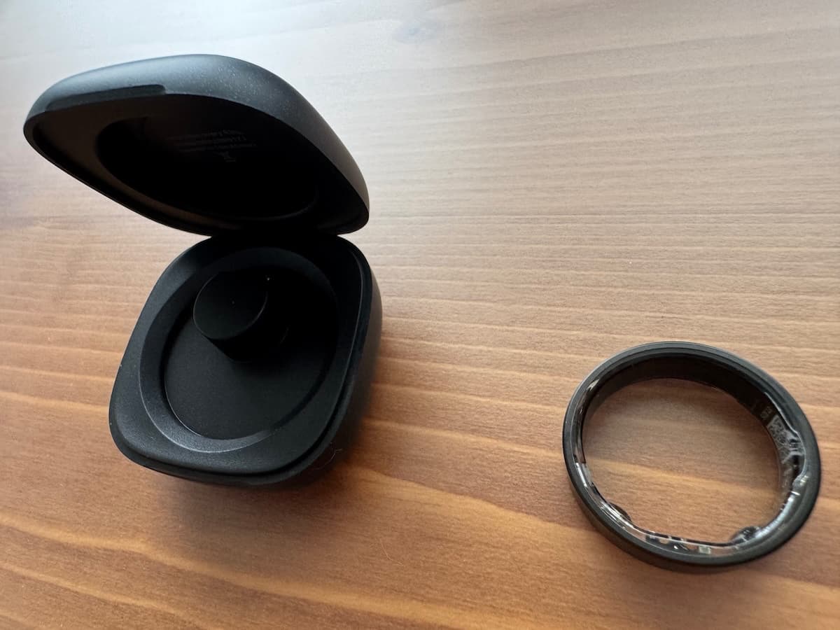 issin「smart recovery ring」の充電器と本体