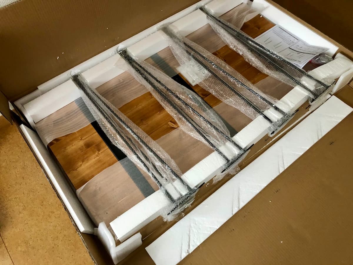 組み立ては付属の六角レンチを使うだけで非常に手軽