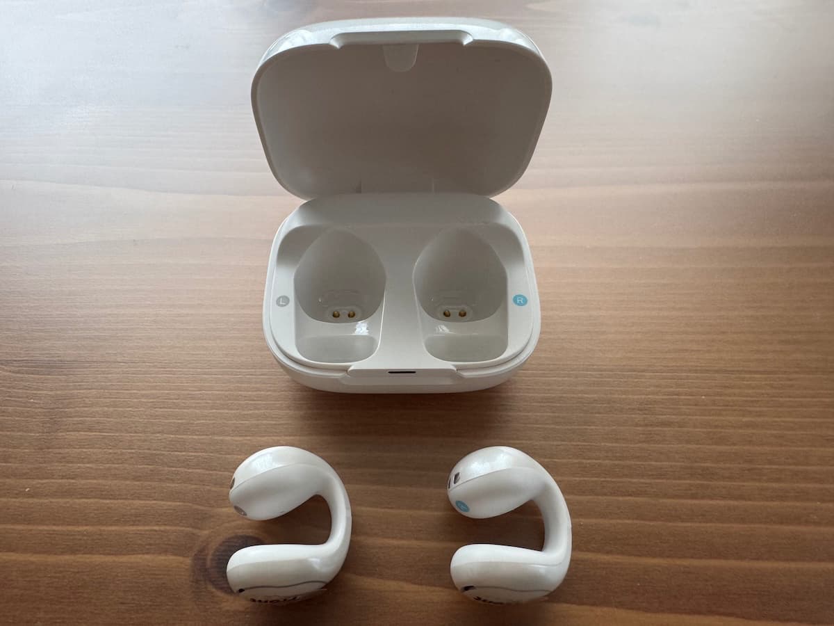 Anker Soundcore C30iの本体と充電ケース
