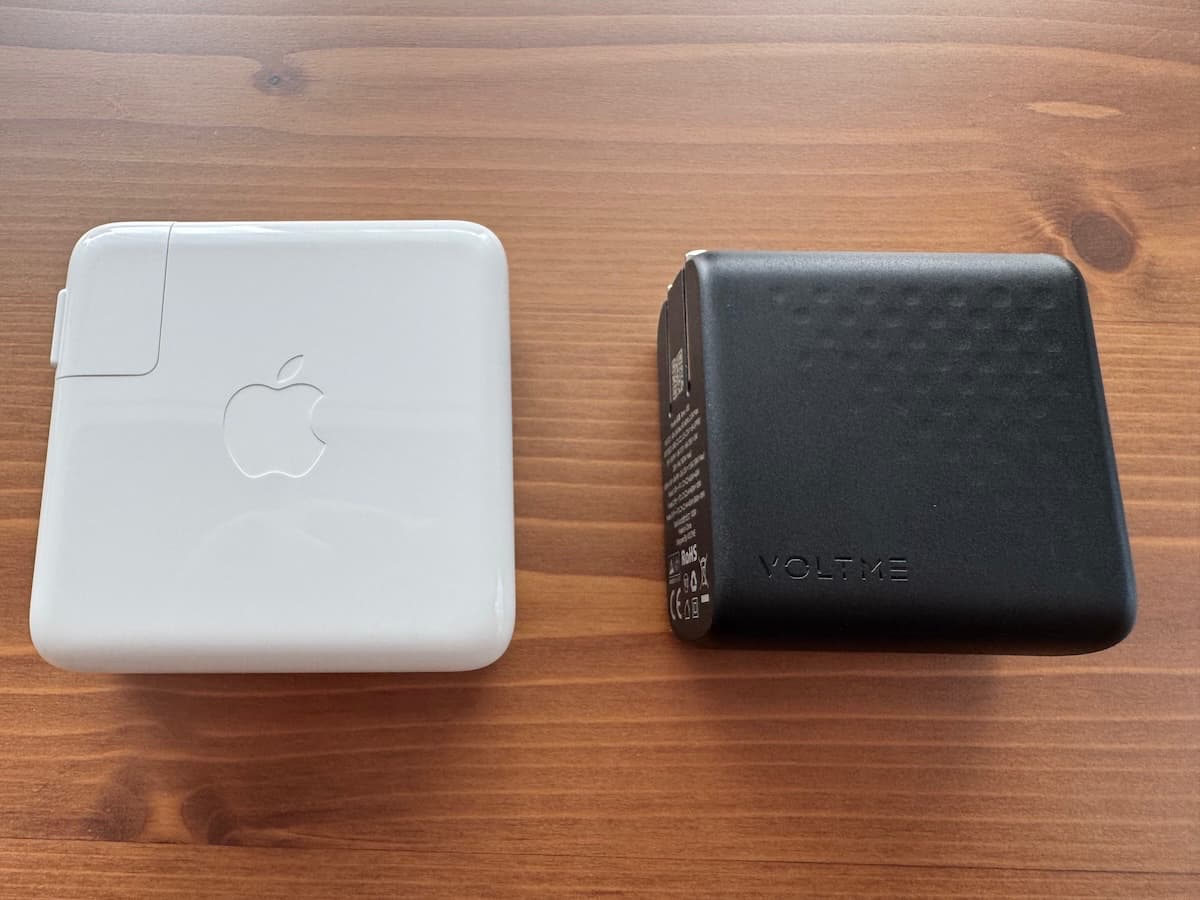 Apple純正67W充電器とRevo100